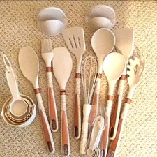21 Piece Kitchen Utensil Set Cream and Copper Colors NWOT