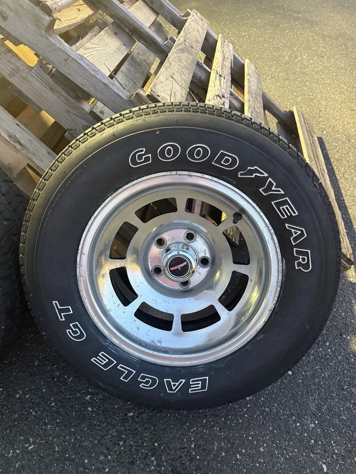 Juego de llantas de aleación C3 Corvette 1978-82 OEM con especificaciones de TPC Goodyear Eagle GT 255/60/15 Foto 2 de 4