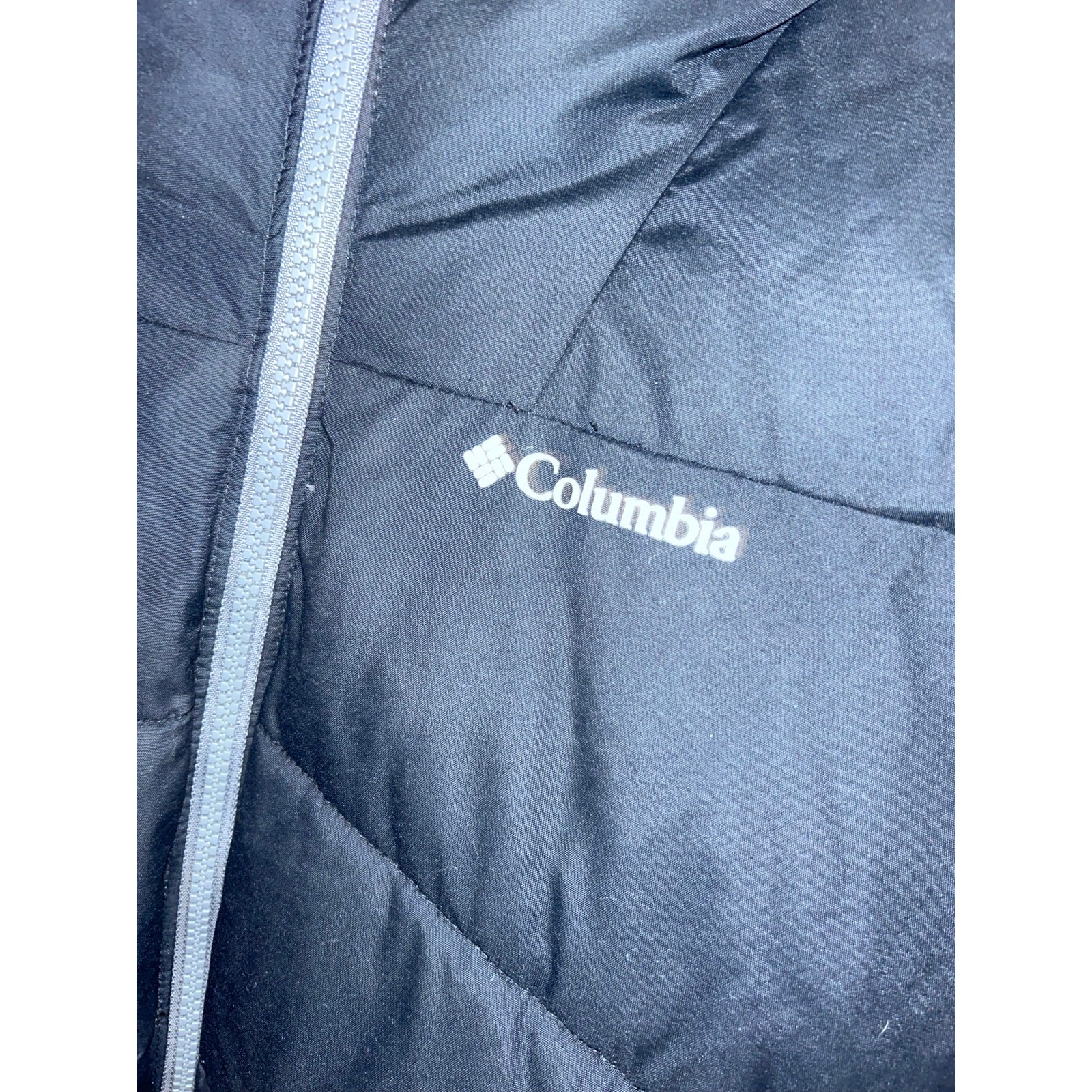 Kids Columbia puffer jacket black excellent condition size Large  age 14-16 image 2