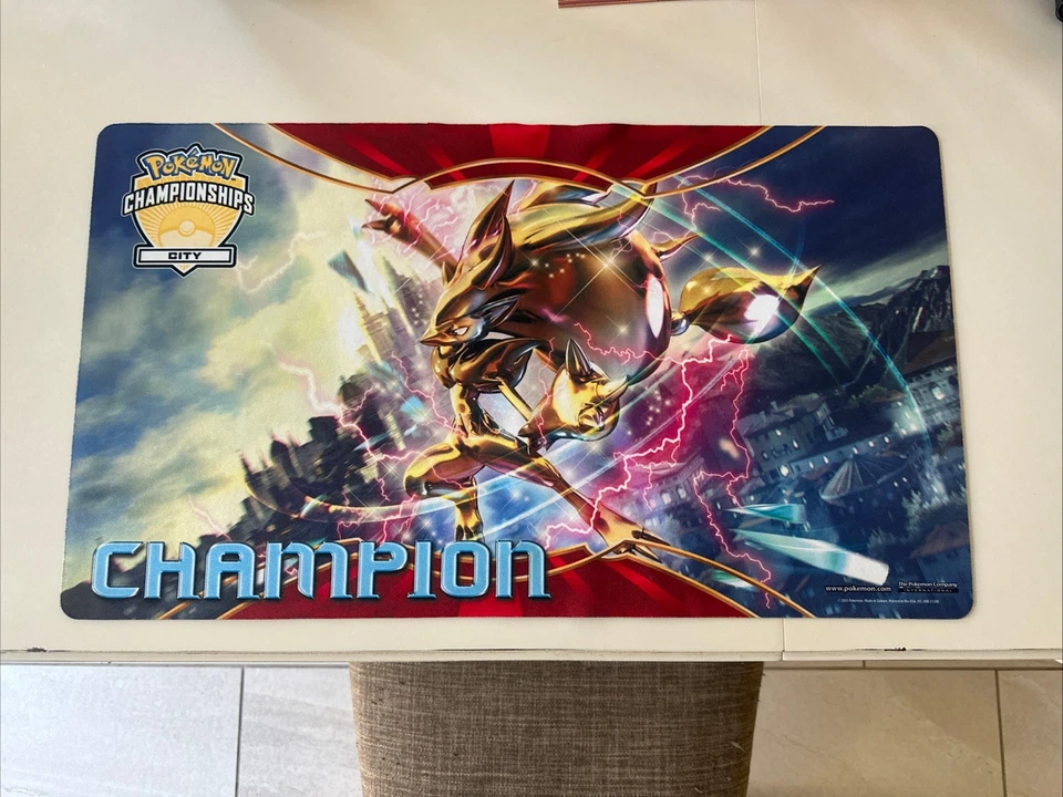 精灵宝可梦 TCG ZOROARK BREAK 黄金官方城市系列游戏垫 2015 - 冠军 — 第 2/2 张图片