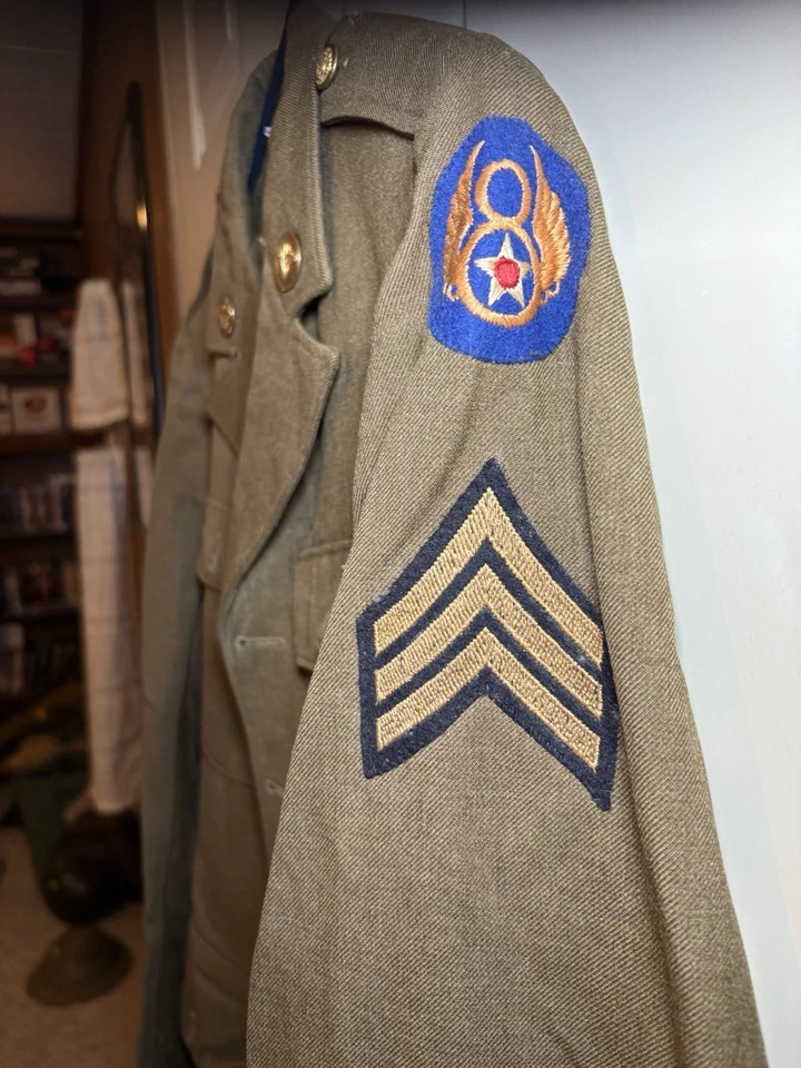 Abrigo de Servicio de Lana Sargento de las Fuerzas Aéreas del Ejército de los Estados Unidos Segunda Guerra Mundial - 8º Parche de la Fuerza Aérea, EE. UU. Foto 4 de 4