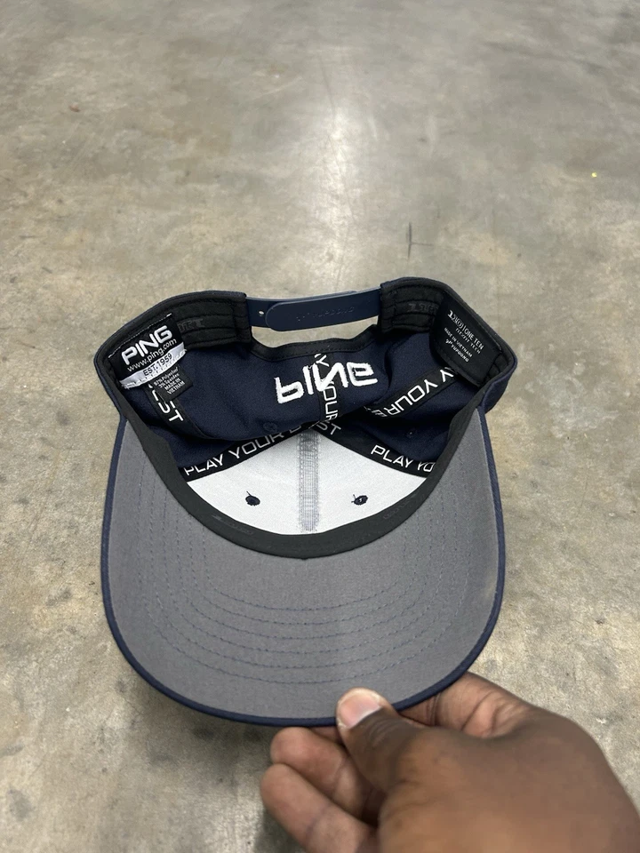 Gorra de béisbol PING Golf azul con logotipo blanco Tour ventilada Delta Foto 2 de 4