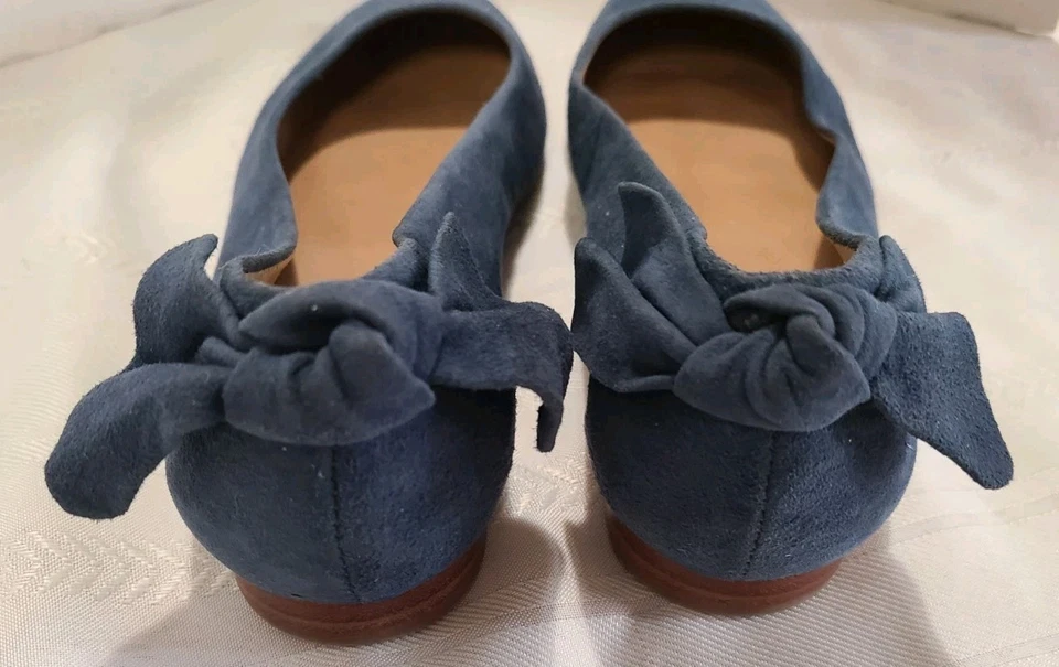 Bernardo Sz7.5 Blue Suede Flats W/Bow Detail Non-slip Made In Brazil  - Image 3 of 4