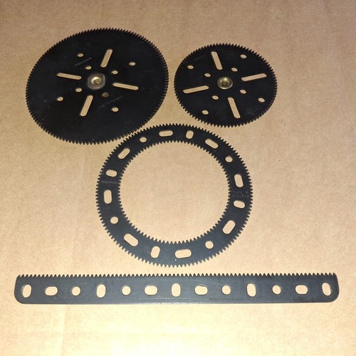 4 X STÜCK (#180/110A/27B/27C) MATTSCHWARZ MECCANO STEMPEL ZAHNKRANZ/SPORN/ZAHNSTANGENSTREIFEN