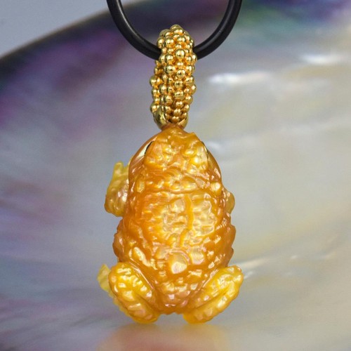 Toad Frog Pendant Carved Mother-of-Pearl & Gold Vermeil Sterling Silver 10.47g - Picture 2 of 13