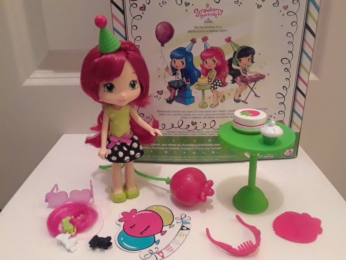 Strawberry Shortcake Surprise Party Doll Set with
