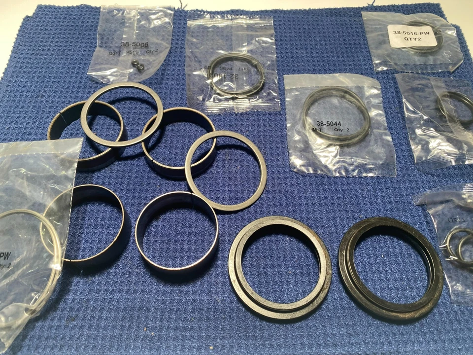 2004 YZ450F YAMAHA FORK BUSHINGS SEALS O-RING ASSEMBLY KIT YAMAHA - Image 2 of 4