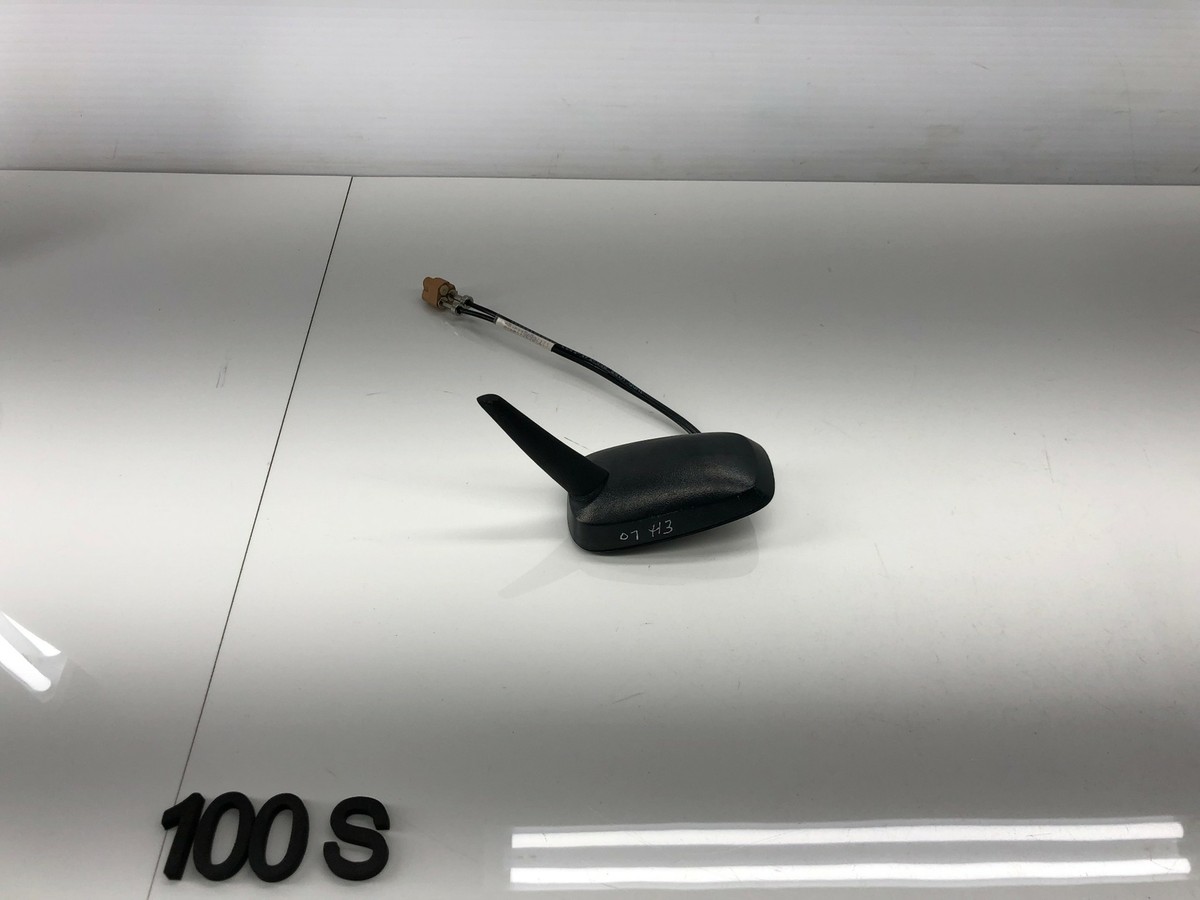 07 - 09 HUMMER H3 3,7L FRONT UPPER ROOF SHARK FIN ANTENNA W 07 - 09 HUMMER H3 3,7L FRONT UPPER ROOF SHARK FIN ANTENNA W