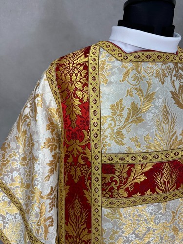 Deacon dalmatic Roman , open sides, golden brocade fabric lined maniple and stol - Picture 2 of 5