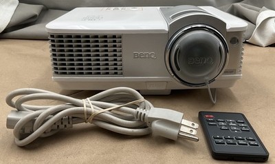 BENQ MP512 ST Short Throw DLP SVGA Projector 2200 Lumens +Remote   Excellent