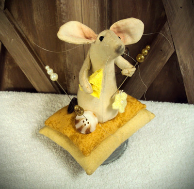 Primitive Farmhouse Folk Art Country Mouse Doll Mice Rat Pin Cushion Zink Lid