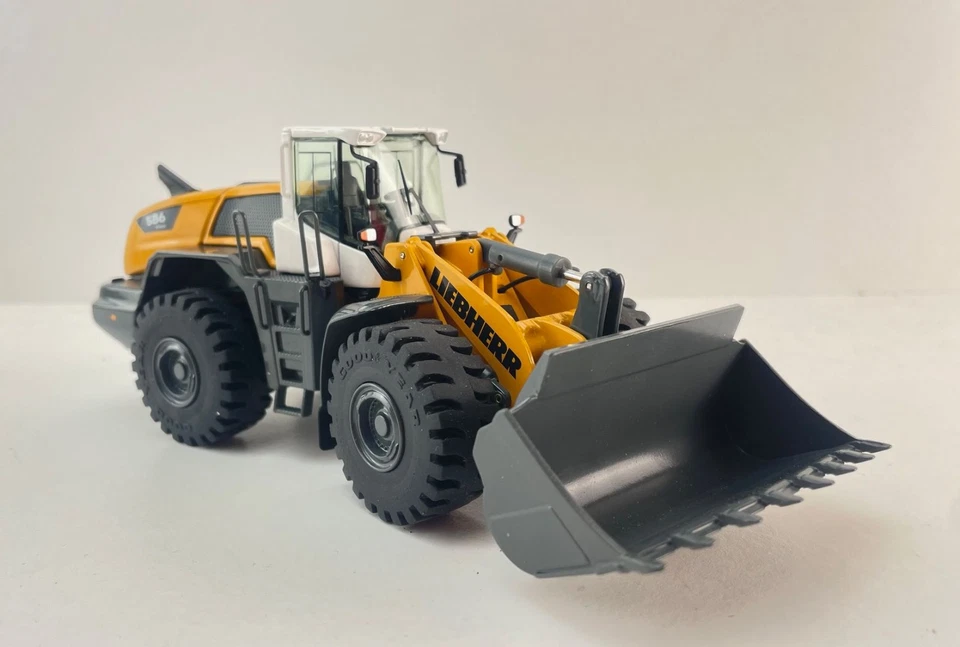 NZG 10061 Liebherr L586-4 Large Wheel Loader 2024 Version - Scale 1:50 - Image 2 of 4