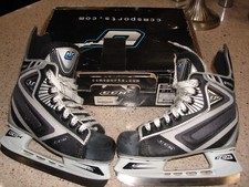 CCM U PRO Ice Hockey SKATE SZ. YT 11.5 WIDTH D Performance Stainless Blades