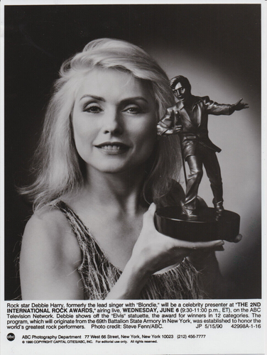 1990 Press Photo Blondie Punk Rock Band Singer Debbie Harry at Int. Rock Awards - Bild 1 von 2