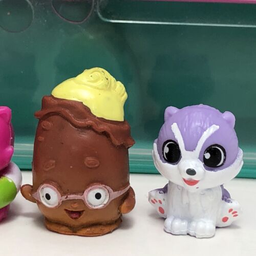 Shopkins Display Case Green-Teal Pink w/ 8 Animals Food Figures (Holds Up To 48) - Picture 7 of 17