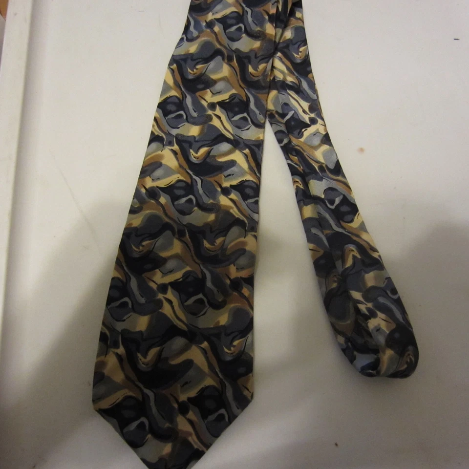 COCKTAIL COLLECTION-BEER UNDER A MICROSCOPE 3.5" x 59" MEN'S NECK TIE - Image 4 of 4