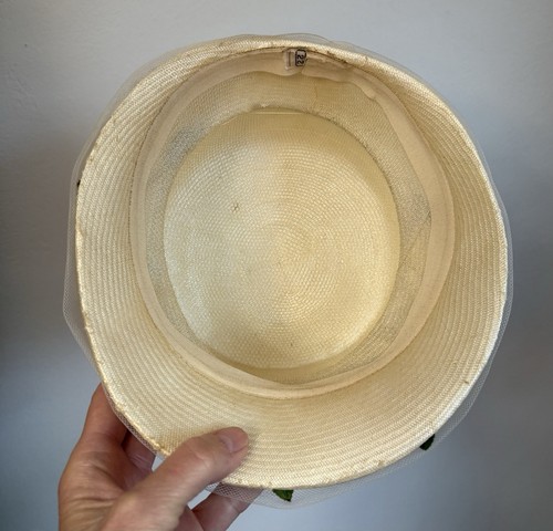 Vintage MCM Straw ? Hat Cream Colored Velvet Flowers Tulle Size 22 - Picture 5 of 6