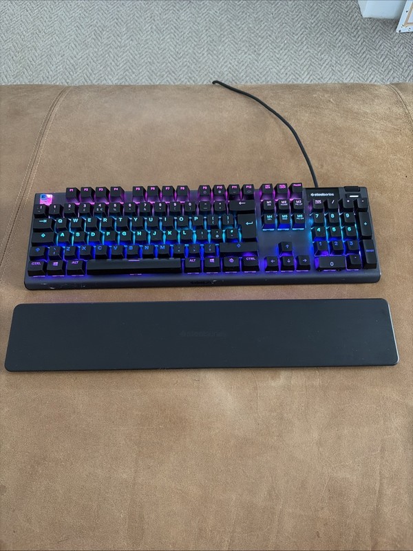 SteelSeries Apex 5 Mechanical Gaming Keyboard + Magnetic Wrist Rest