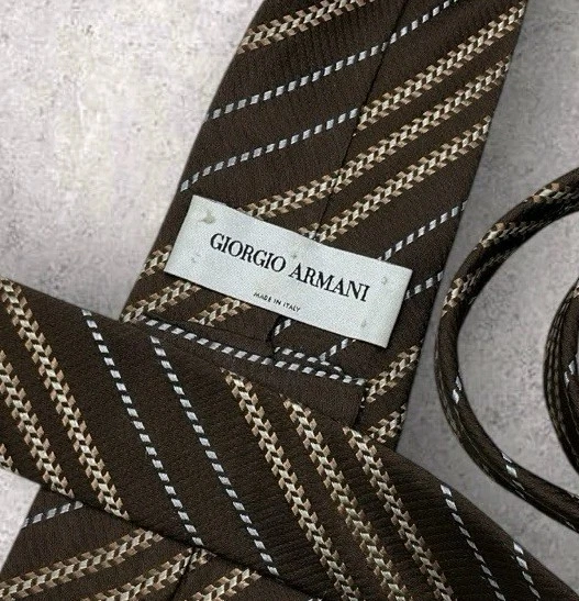 Corbata de seda GIORGIO ARMANI ITALIA marrón beige a rayas con:3,4" usada en excelente estado Foto 2 de 4