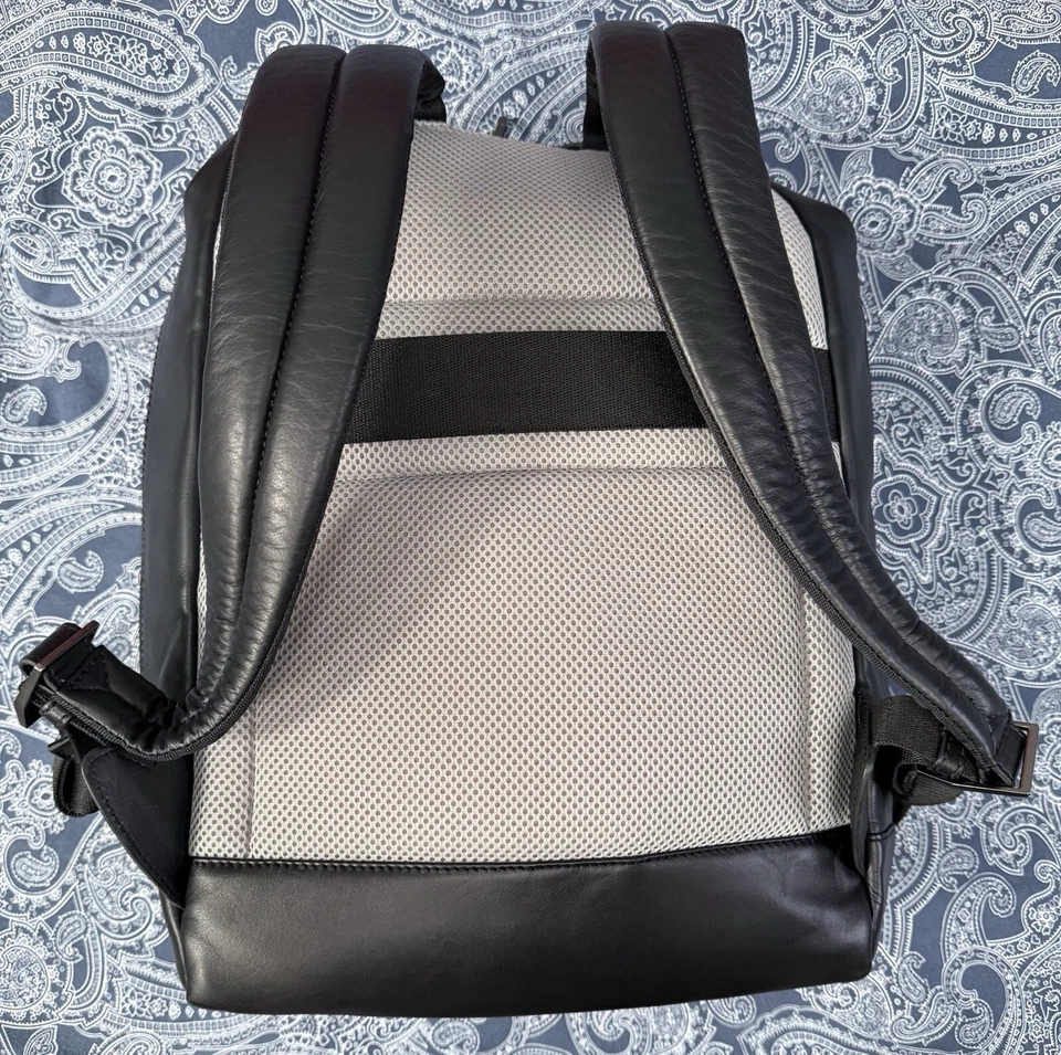 PIQUADRO Italy Downtown Business PC 14.0 Leather Backpack Gray Neon Yellow Black - Image 4 of 4