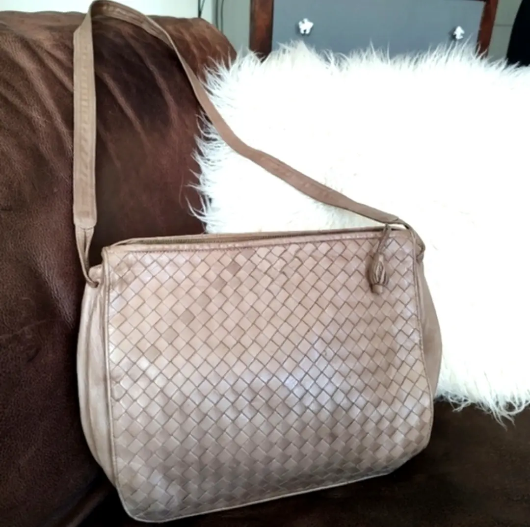 Vintage Bottega Veneta Intrecciato Leather Shoulder Bag / 