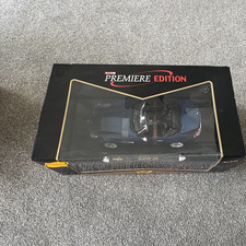 Maisto Premiere Edition BMW Z8 2003 1:18 Blue Diecast Model Car Unopened Box