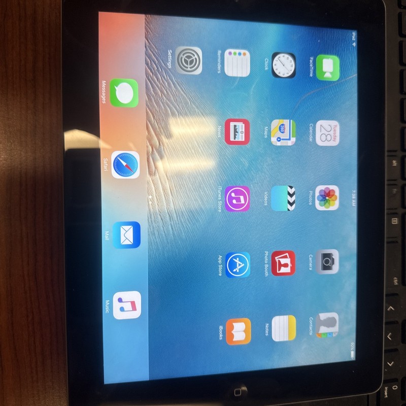 Apple IPad 3rd Gen Open Box. No Manual  Slight Scratches On Back Perfect Screen