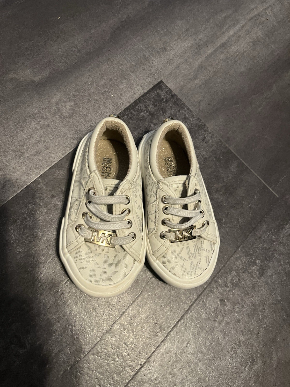 Michael Kors Girls Logo Low Top White Gold Lace Up Sneaker Size 5