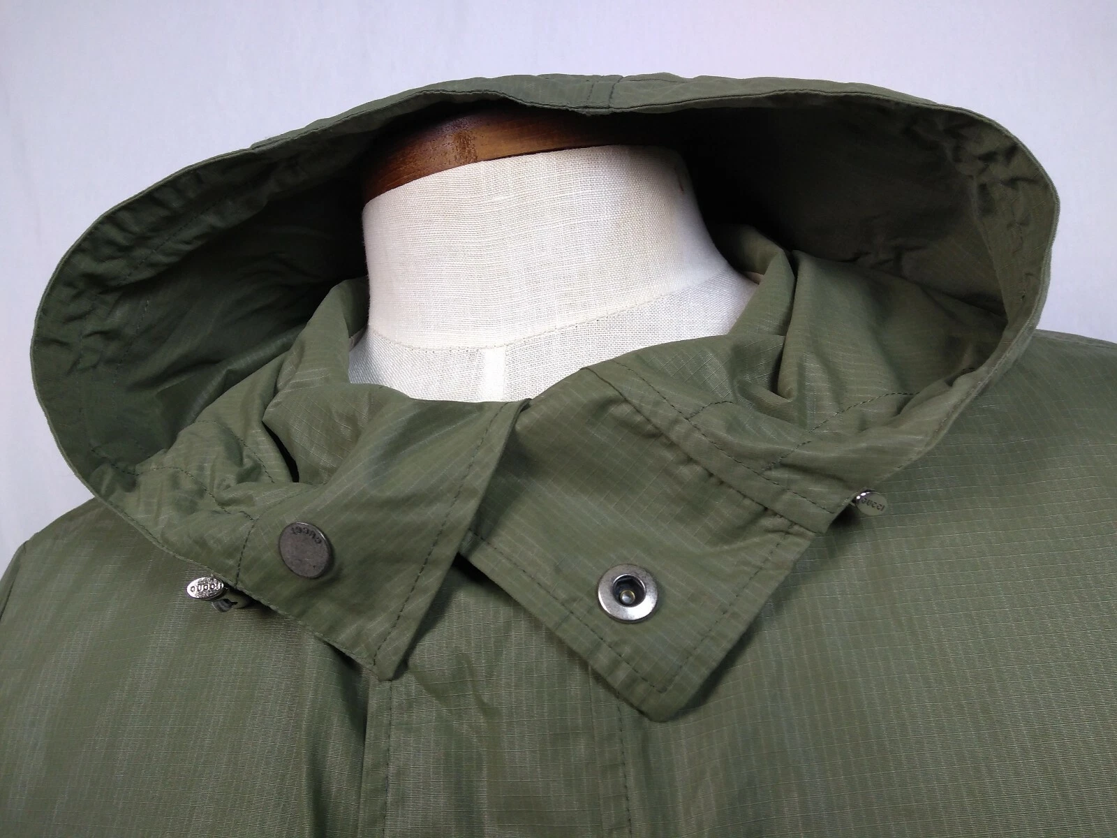 GUCCI PARKA CLASSICO LOGO BOTTONI A PRESSIONE GIACCA A VENTO CON CAPPUCCIO VERDE ROSSO UOMO 50