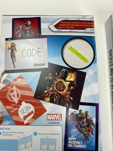 2x Marvel Avengers Endgame Valentine's Card and Glow Sticks Lot NEW - Picture 6 of 7