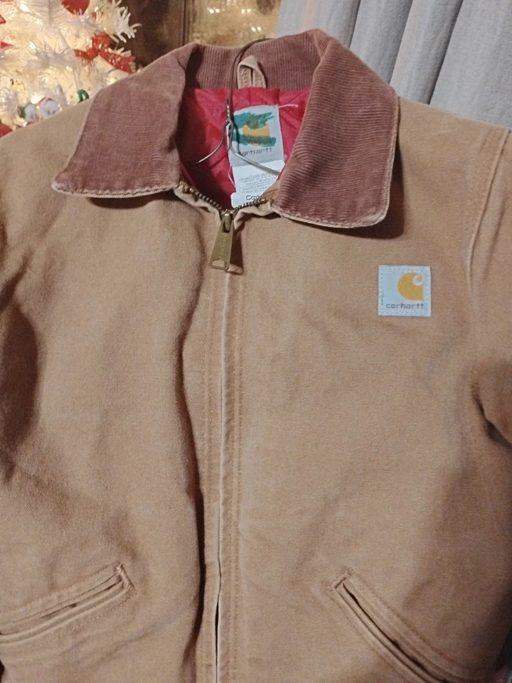 CHAQUETA AISLANTE FORRADA EDREDÓN MARRÓN ROJO 10 BRN DE COLECCIÓN CARHARTT DETROIT Y20 BRN Youth Foto 2 de 4