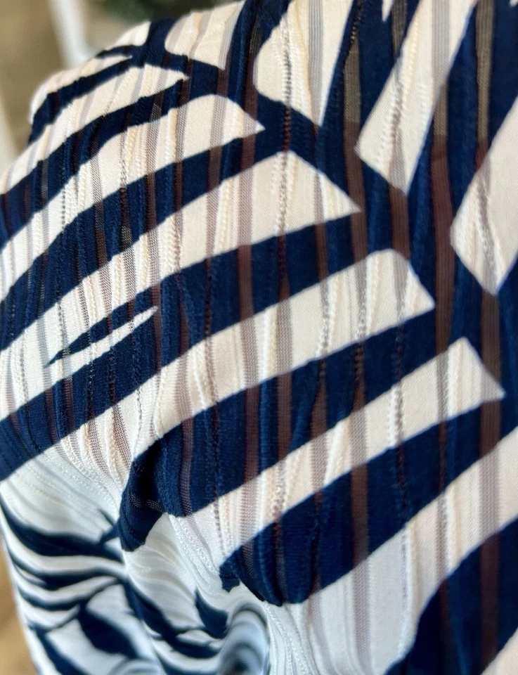 Traje de baño J Valdi cubre. Talla XL, diseño helecho azul. Mangas 3/4, cuello en V Foto 4 de 4