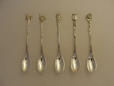 5 VINTAGE 4 1/4" FLOWER HOLLAND SILVER PLATE DEMITASSE SPOONS LOT *222