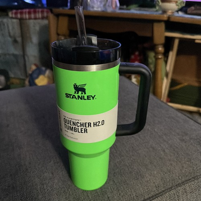 #ad Stanley Tumbler 40oz Quencher Flowstate H2.0 NEON GREEN NEW $25.00