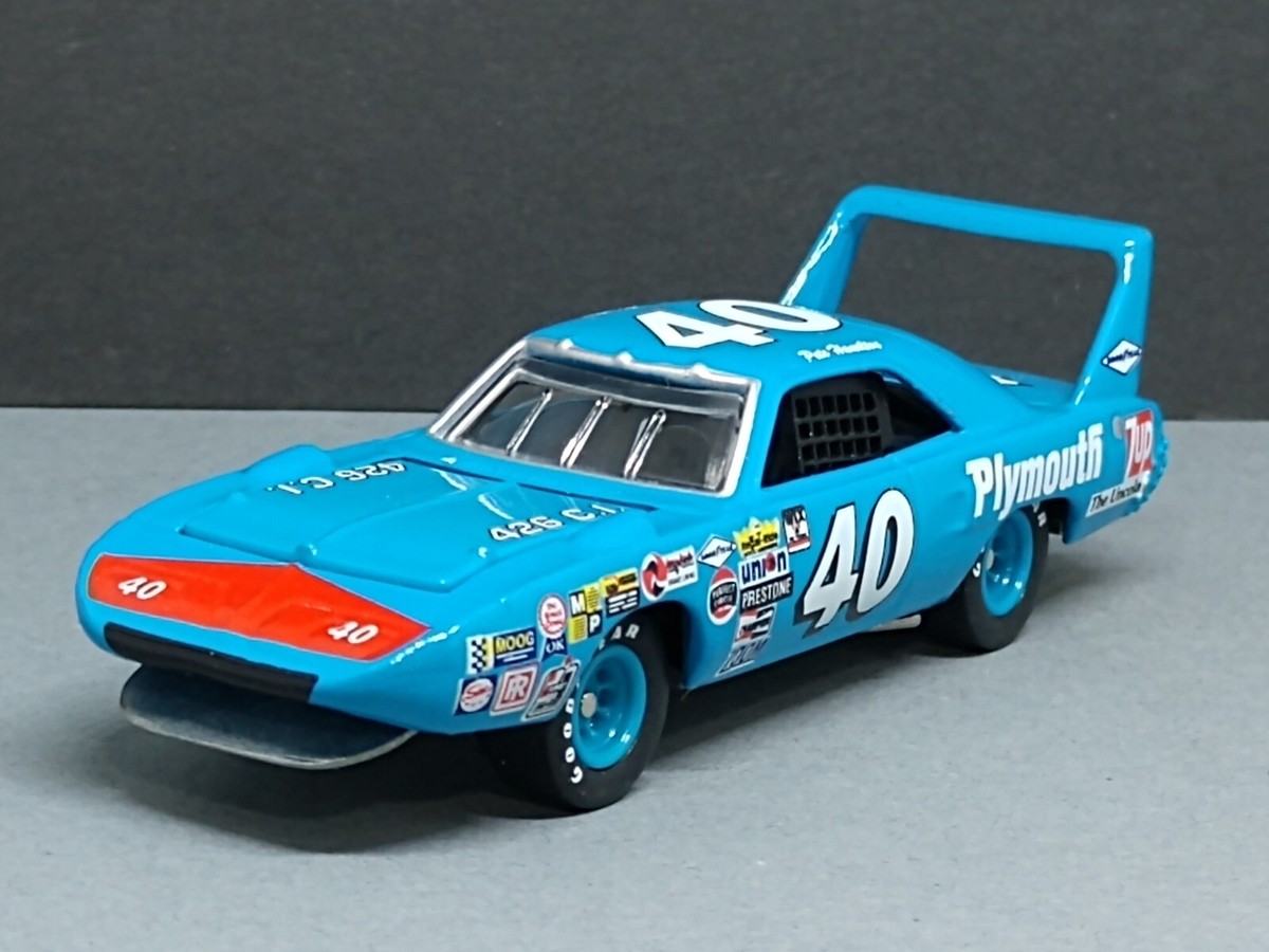 NASCAR 1970 プリムス　スーパーバード ロードランナー　ペティ Nascar Legend Pete Hamilton '70 Plymouth Superbird Ltd. Ed