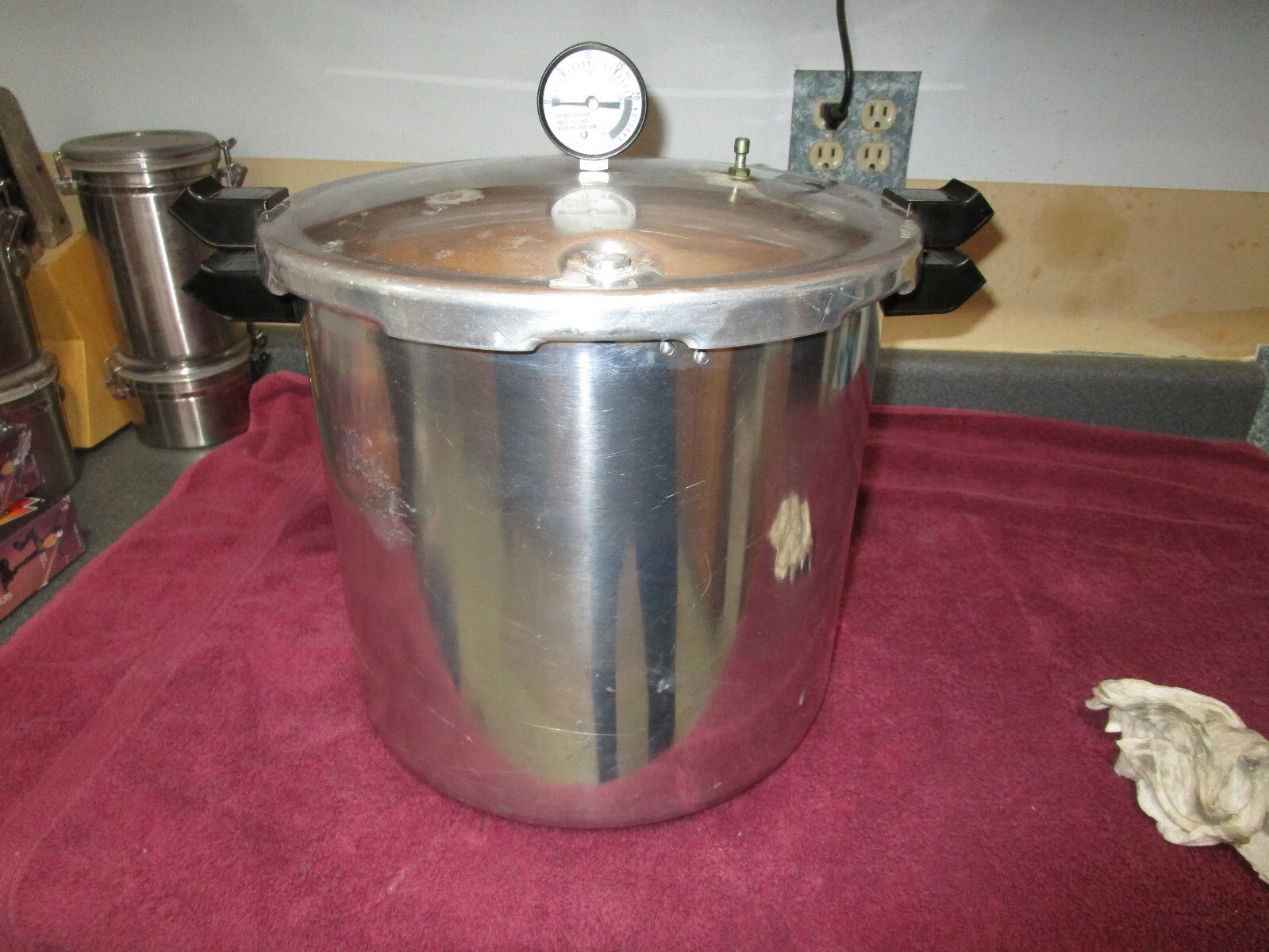 PRESTO 22 qt PRESSURE COOKER-CANNER w/ Regulator & Rack 01780 Works Great