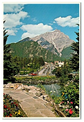 Banff & Cascade Mountain Canada Rockies Unused Vintage 4x6 Postcard EB307