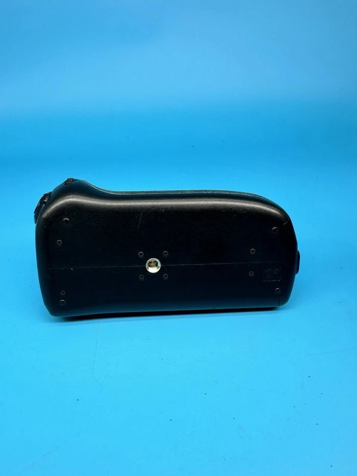 Pentax D-BG2 Battery Grip for Pentax K10D & K20D Digital Cameras - Image 3 of 3
