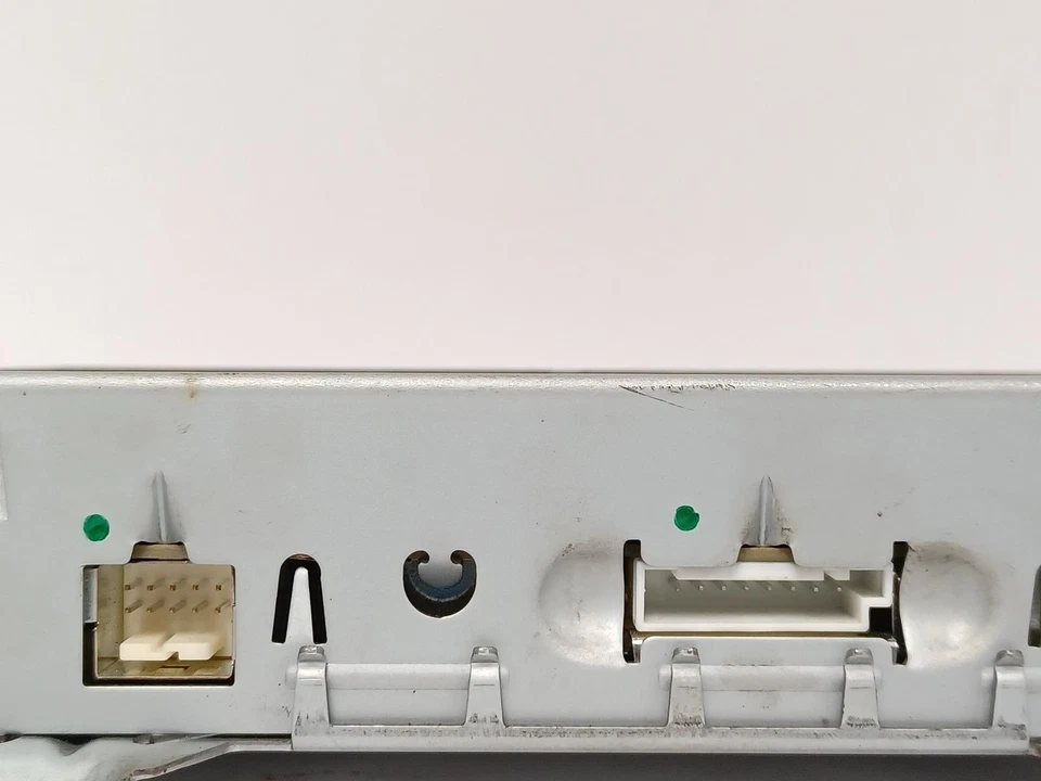 Pantalla de infoentretenimiento usada se adapta a: Hyundai Equus 2012 pantalla de navegación grado delantero Foto 3 de 4