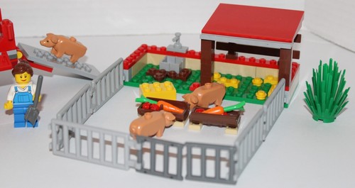 Retired in 2011 City Lego set #7684 Pig Farm & Tractor 100% complete! - Picture 3 of 20