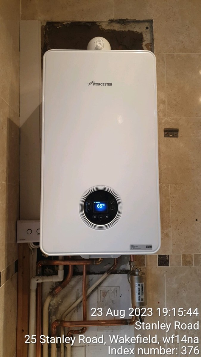 Worcester Bosch 4000 30kW SUPPLY and FIT 10 YEAR WARRANTY £1642+VAT  07543807277