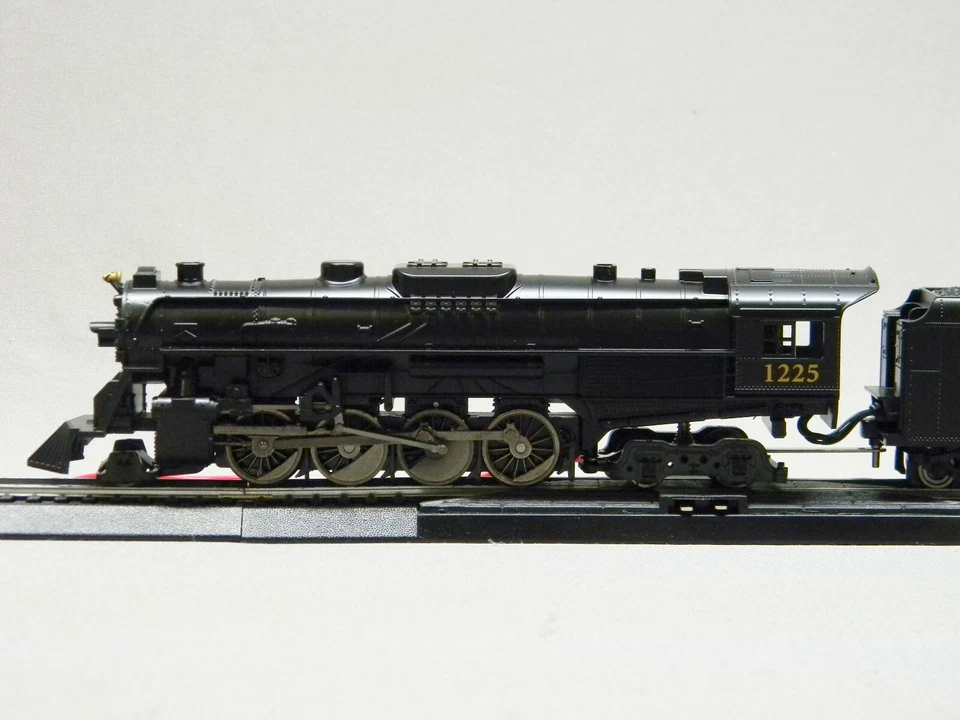 LIONEL HO SCALE POLAR EXPRESS 2-8-4 REMOTE ENGINE & TENDER bluetooth 871811010-E - Image 3 of 4