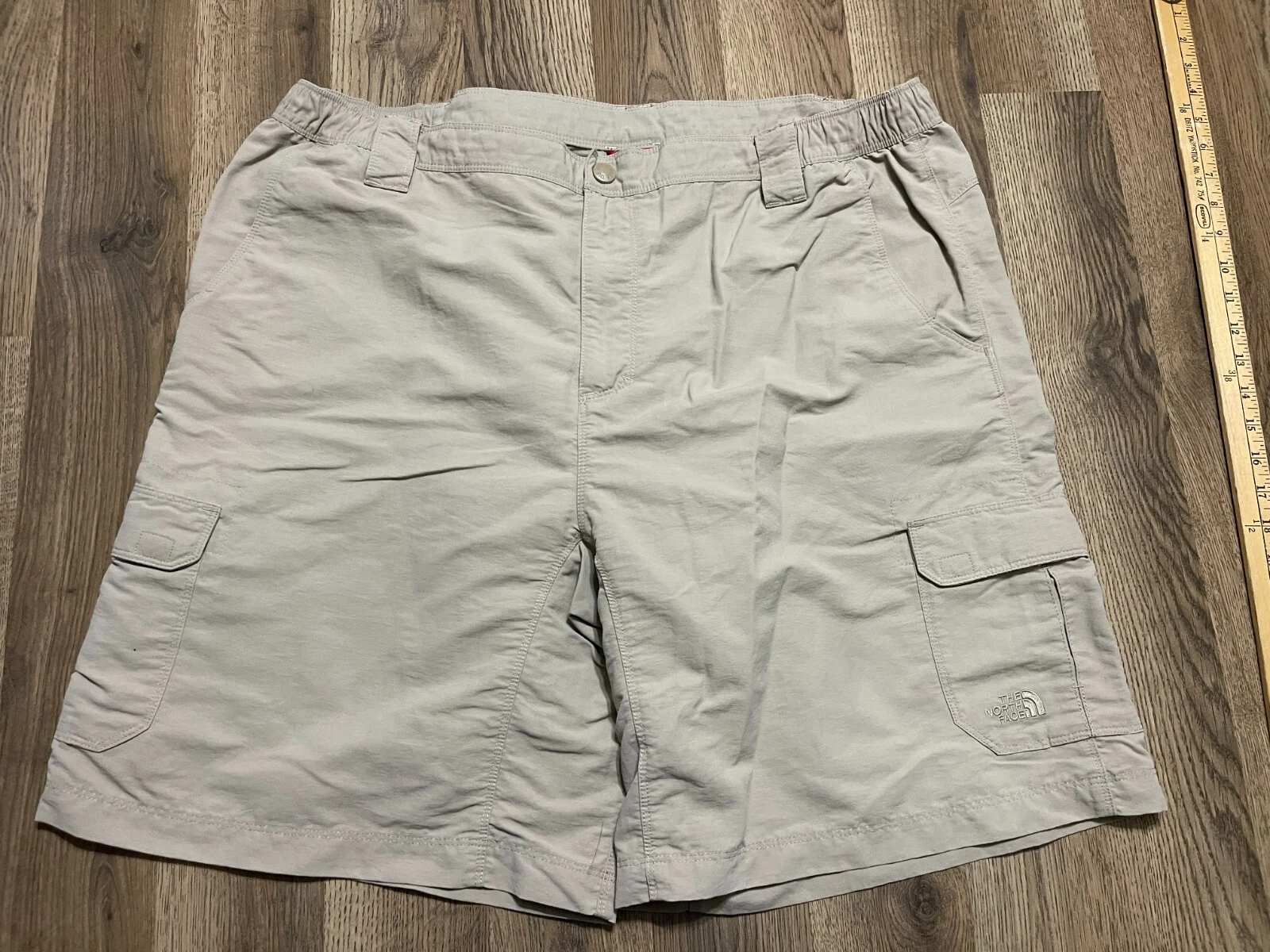 North Face Shorts, Men's Size XXL, Khaki, Cargo Shorts, Casual