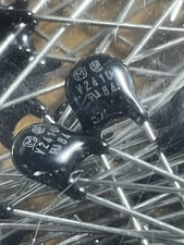 A BAG of 100 MOV Varistors, V2411U.. 5 joule , 240 V 5mm in original factory bag