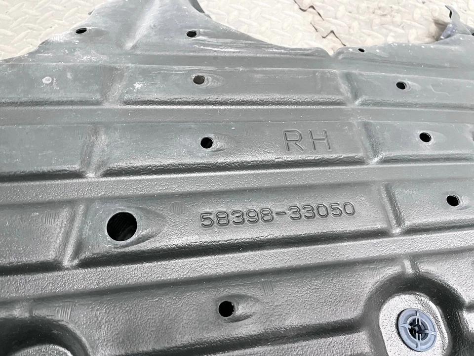 15-18 LEXUS ES350 ES REAR RIGHT RH SIDE FLOOR UNDER BODY SPLASH SHIELD COVER OEM - Image 4 of 4