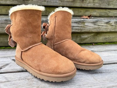 UGG Boots with Bows Woman's Size 8 MINT