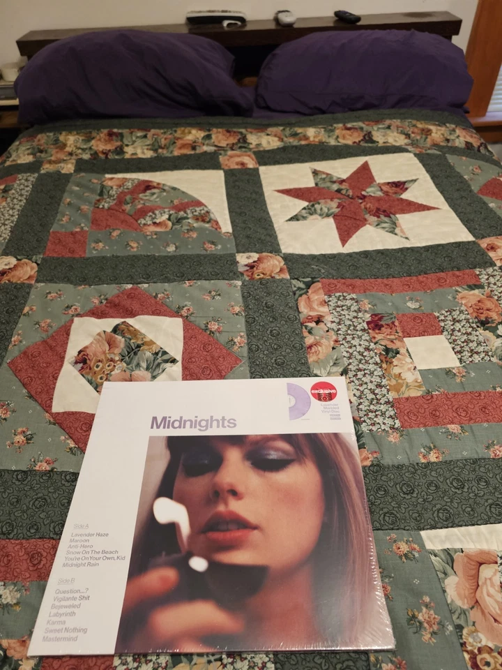 TAYLOR SWIFT MIDNIGHTS VINYL(LAVENDER MARBLED VINYL) TARGET EXCLUSIVE NEW&SEALED - Image 3 of 4