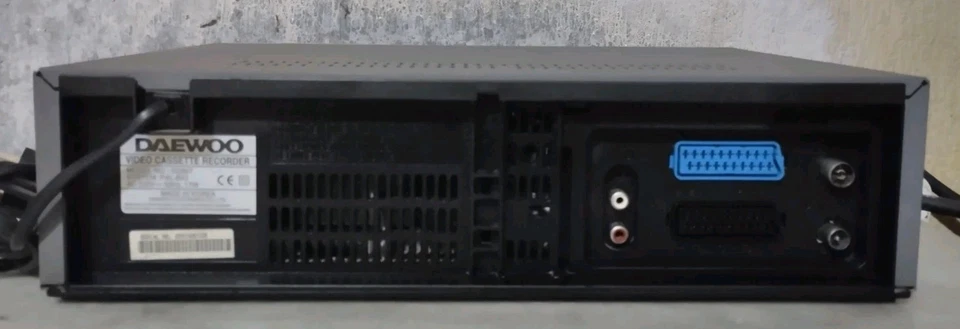 DAEWOO SQ-997 VIDEOREGISTRATORE VHS 6 TESTINE STEREO CON TELECOMANDO Foto 2 de 4