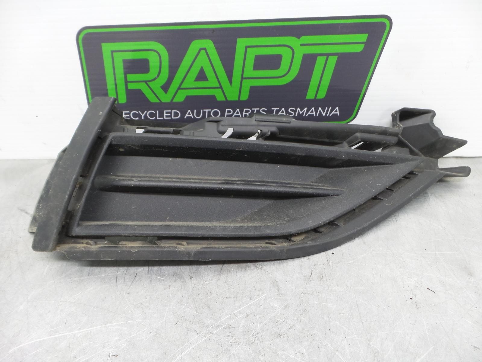 2018 Volkswagen Golf BUMPER GRILLE (RIGHT RHS RH SIDE) GEN 7 03/17-08/20 18 19 image 2