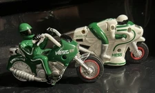 ✨Lot Of 2 ✨HESS Gasoline MOTORCYCLES✨1 - 1998. ✨ 1 - 2007.✨ Preowned